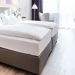 מלון Four Points By Sheraton Plaza
