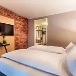 호텔 Four Points By Sheraton Plaza 4*