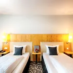 Four Points By Sheraton Plaza 4*