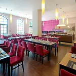 Four Points By Sheraton Plaza מלון 4*