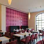 Four Points By Sheraton Plaza 4*