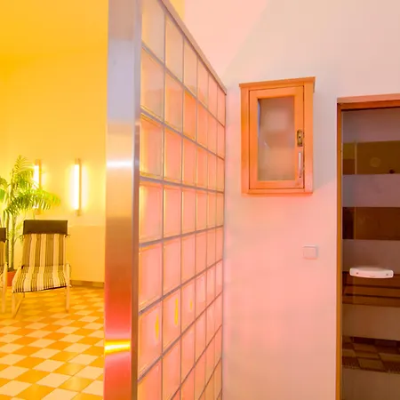 Four Points By Sheraton Plaza 4*