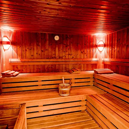 Hotel Achat Plaza 4*