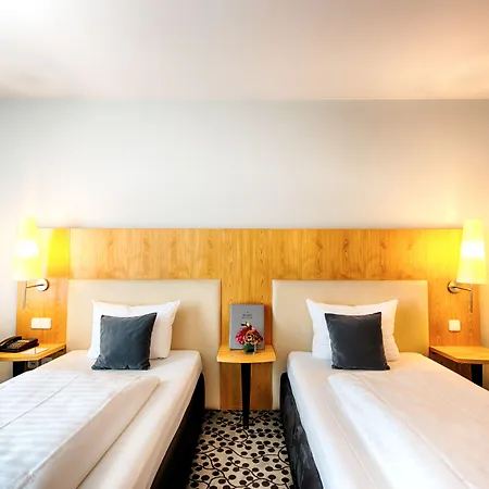 Four Points By Sheraton Plaza 4*