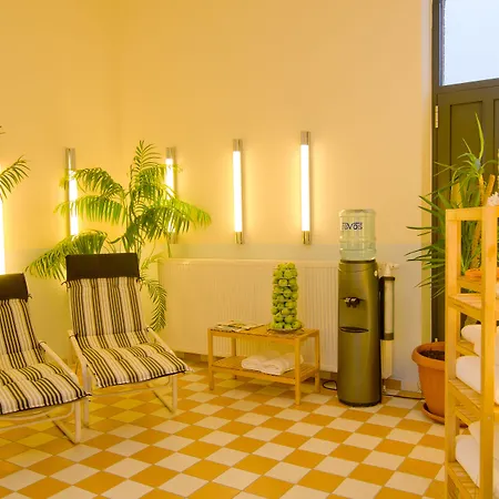 Four Points By Sheraton Plaza Hotel 4*