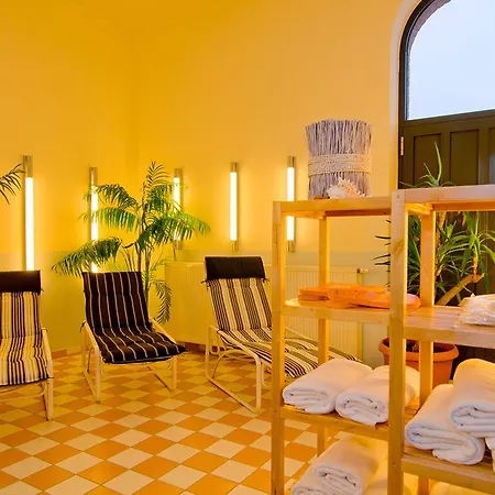 Four Points By Sheraton Plaza 4*