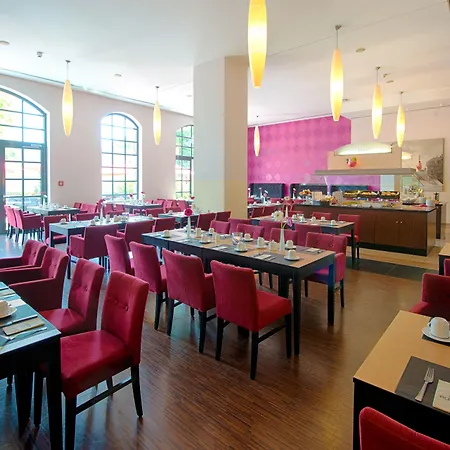 Four Points By Sheraton Plaza Hotel 4*