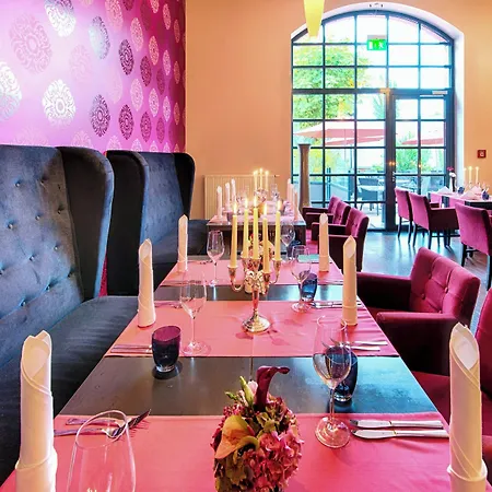 Four Points By Sheraton Plaza Hotel 4*