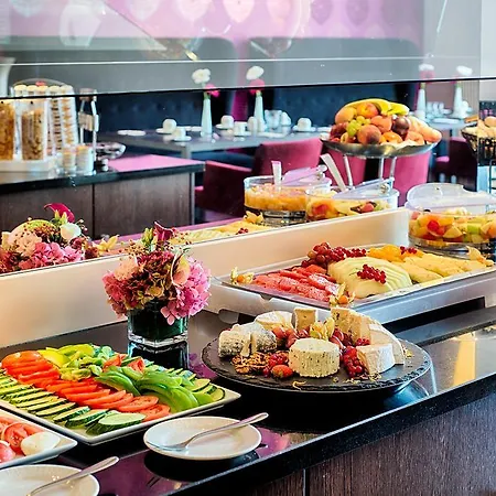 Achat Plaza Hotel 4*