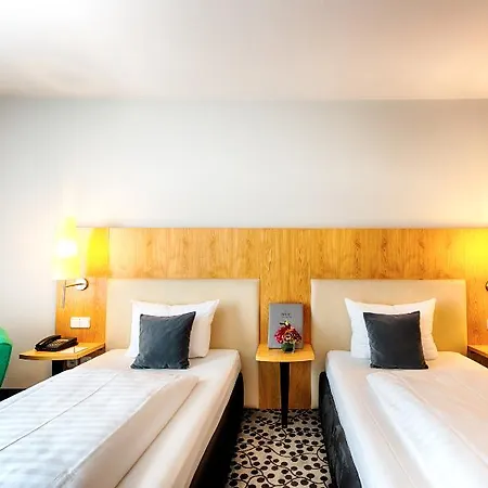 Four Points By Sheraton Plaza Hotel 4*