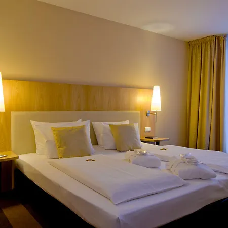 Four Points By Sheraton Plaza Hotel