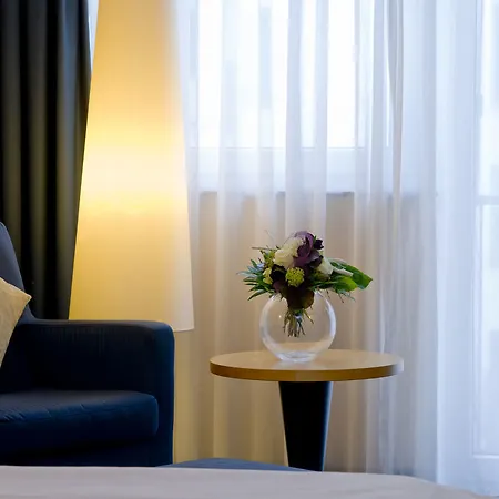 Four Points By Sheraton Plaza 4*