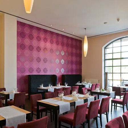 Four Points By Sheraton Plaza 4*