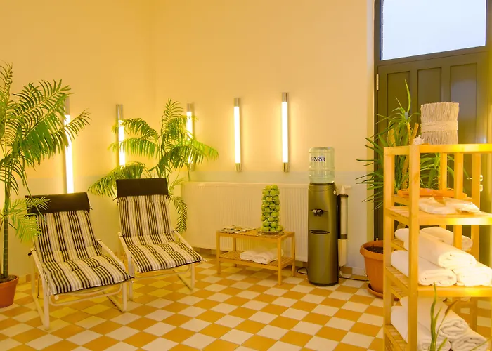 Four Points By Sheraton Plaza Hotel 4*